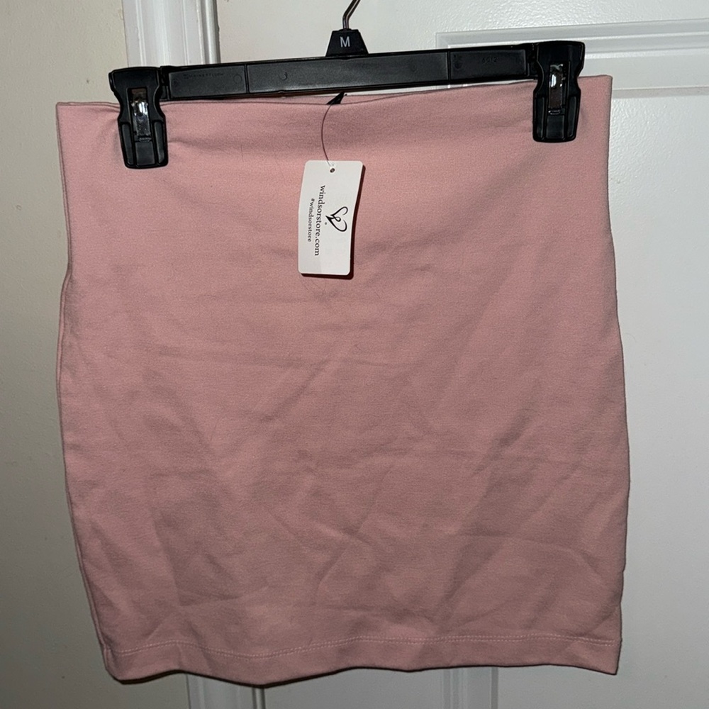 Adorable pink Windsor miniskirt 😍🩷(NWT)